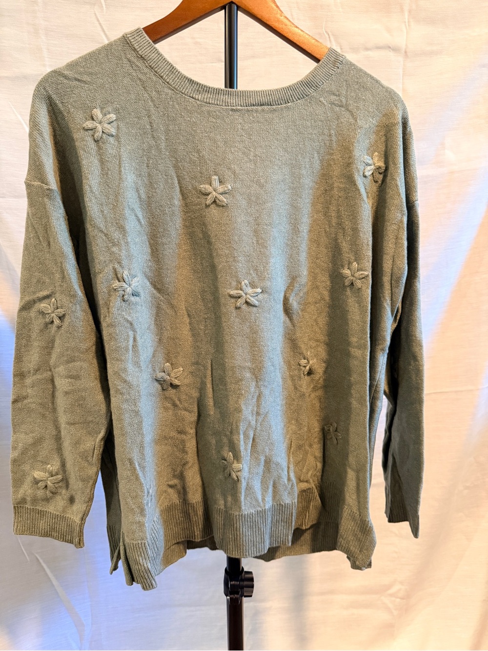NWT J. Jill Sage Gorgeous Green Crewneck Sweater with Embroidered Flowers